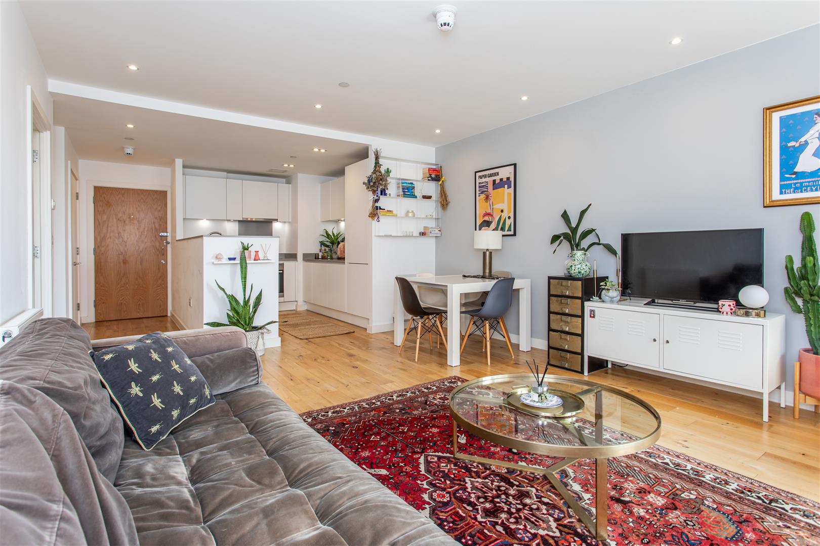 1 bed property in Palmers Road, Bethnal Green